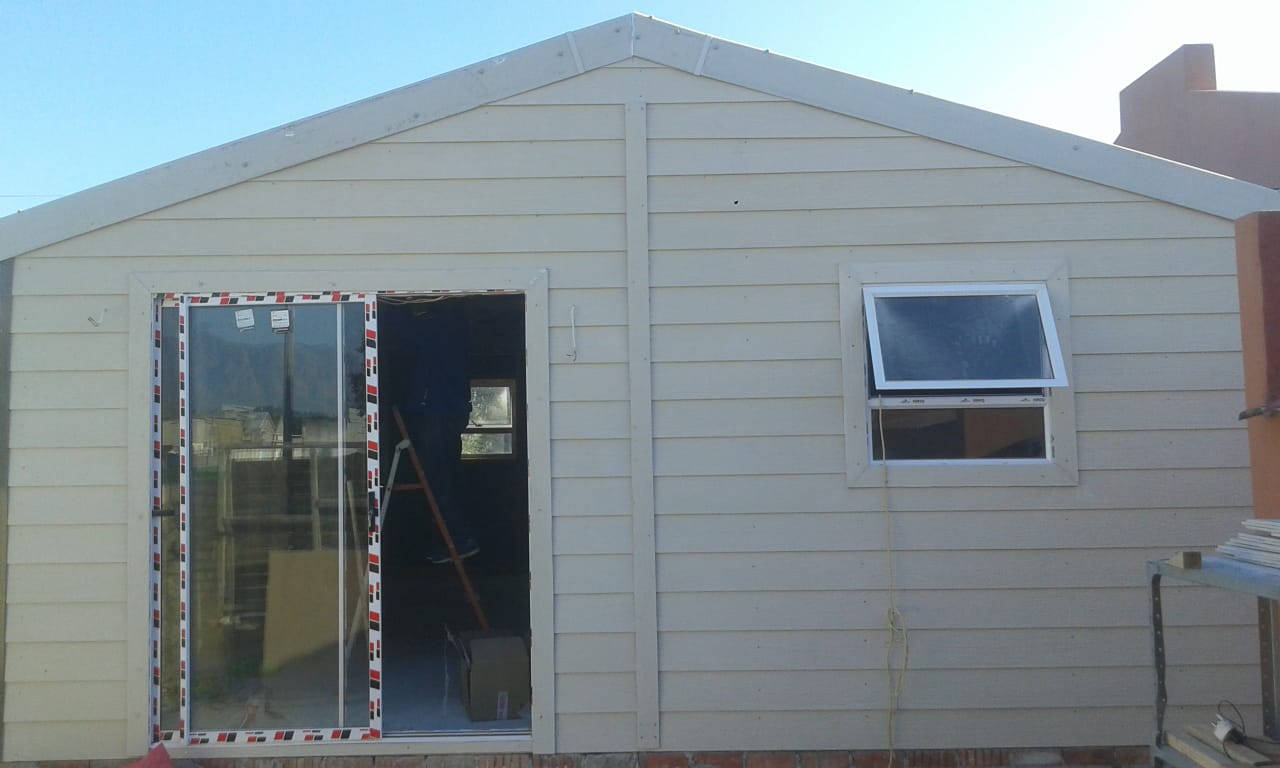 nutec house with sliding aluminium door